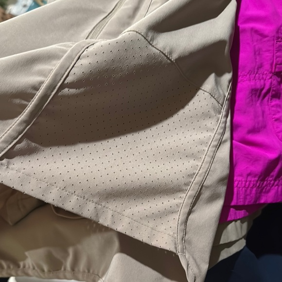 Magellan Outdoors 15” performance skirt with short liner and tie front.  Sz L - Picture 6 of 8